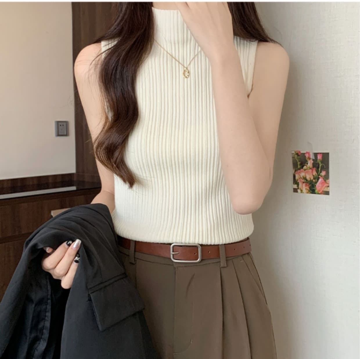ママコーデ 立体リブ編み 洗練ノースリーブ ハイネック