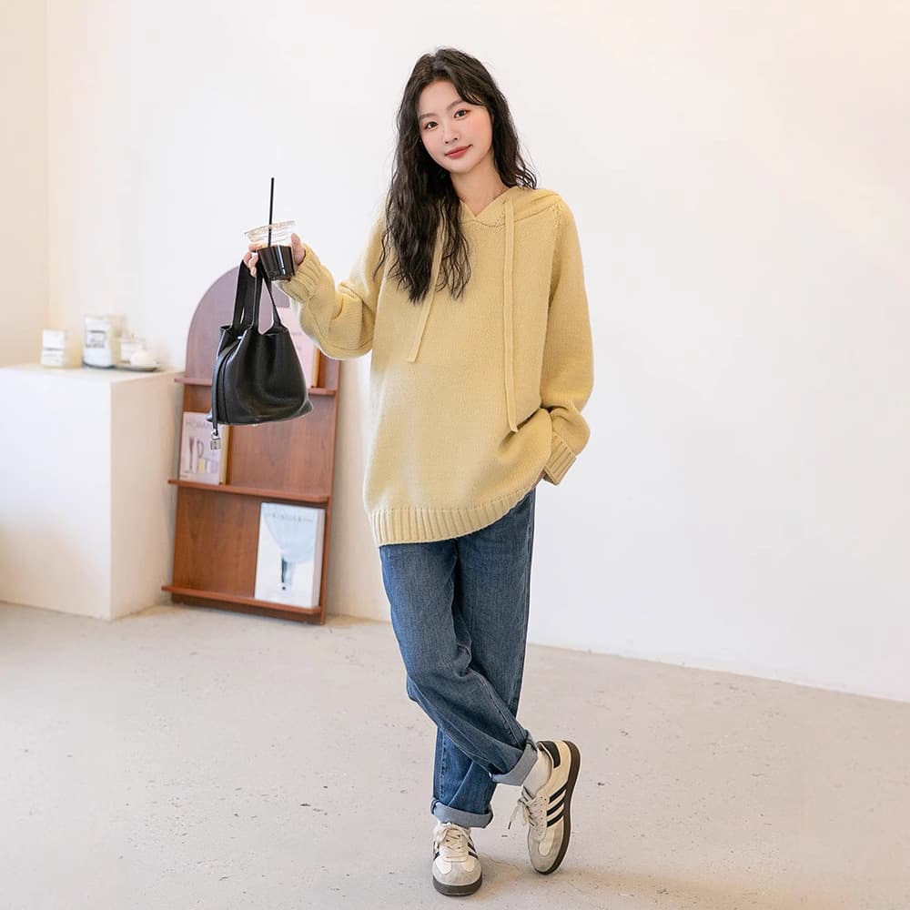 ママコーデ ゆったりフード付きニットプルオーバー