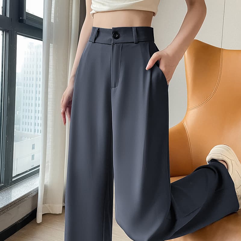 ママコーデ ゆったりストレート美脚パンツ