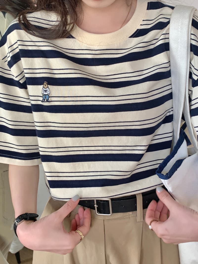ママコーデ 刺繍入り横縞半袖カットソー