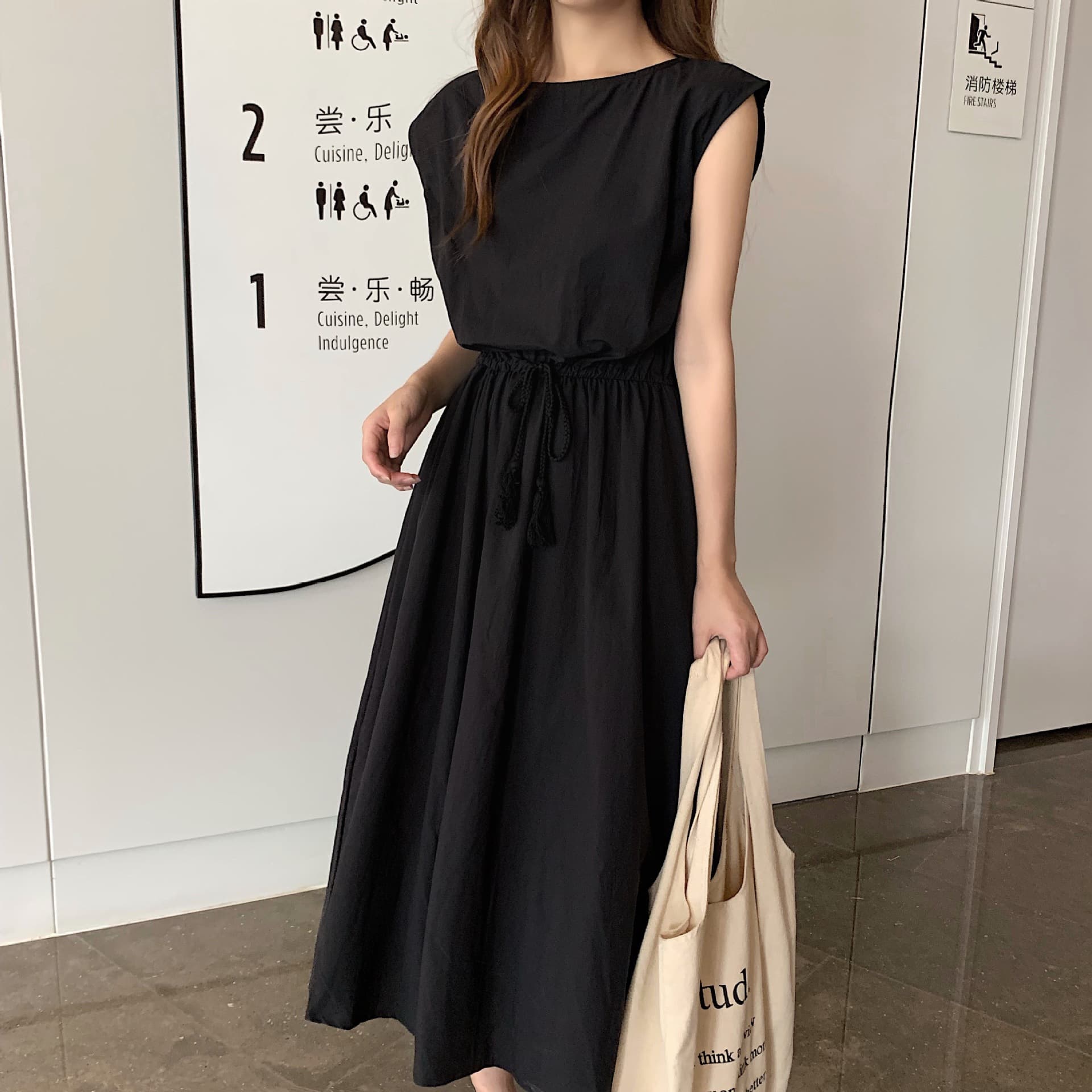 ママコーデ 優美シルエット リネン混袖なしワンピース