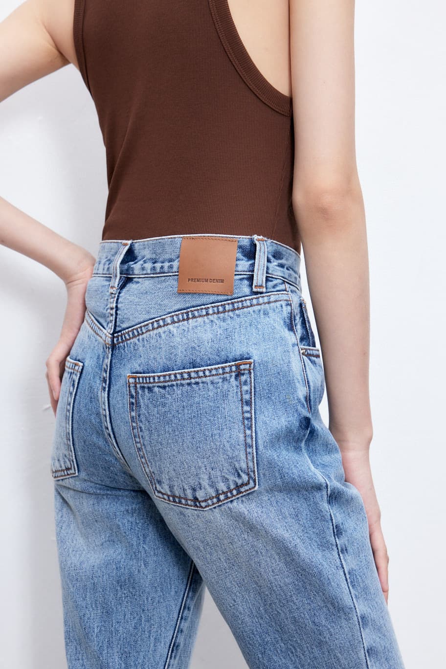 ママコーデ すっきりシルエット デニムパンツ