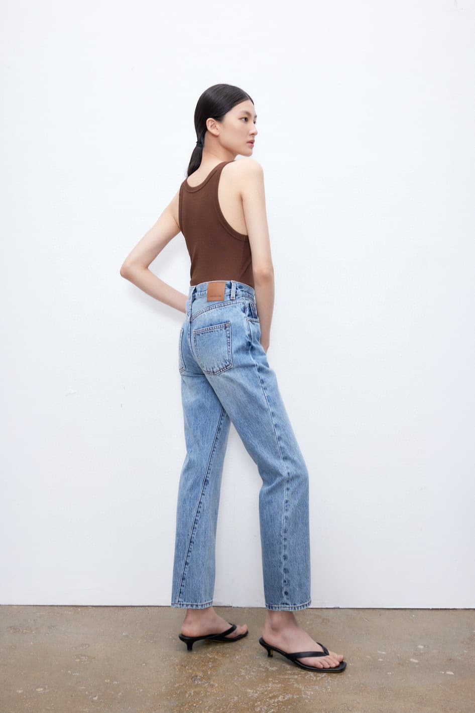 ママコーデ すっきりシルエット デニムパンツ