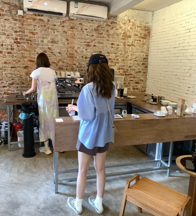 ママコーデ ふんわり袖のギャザーチュニックブラウス