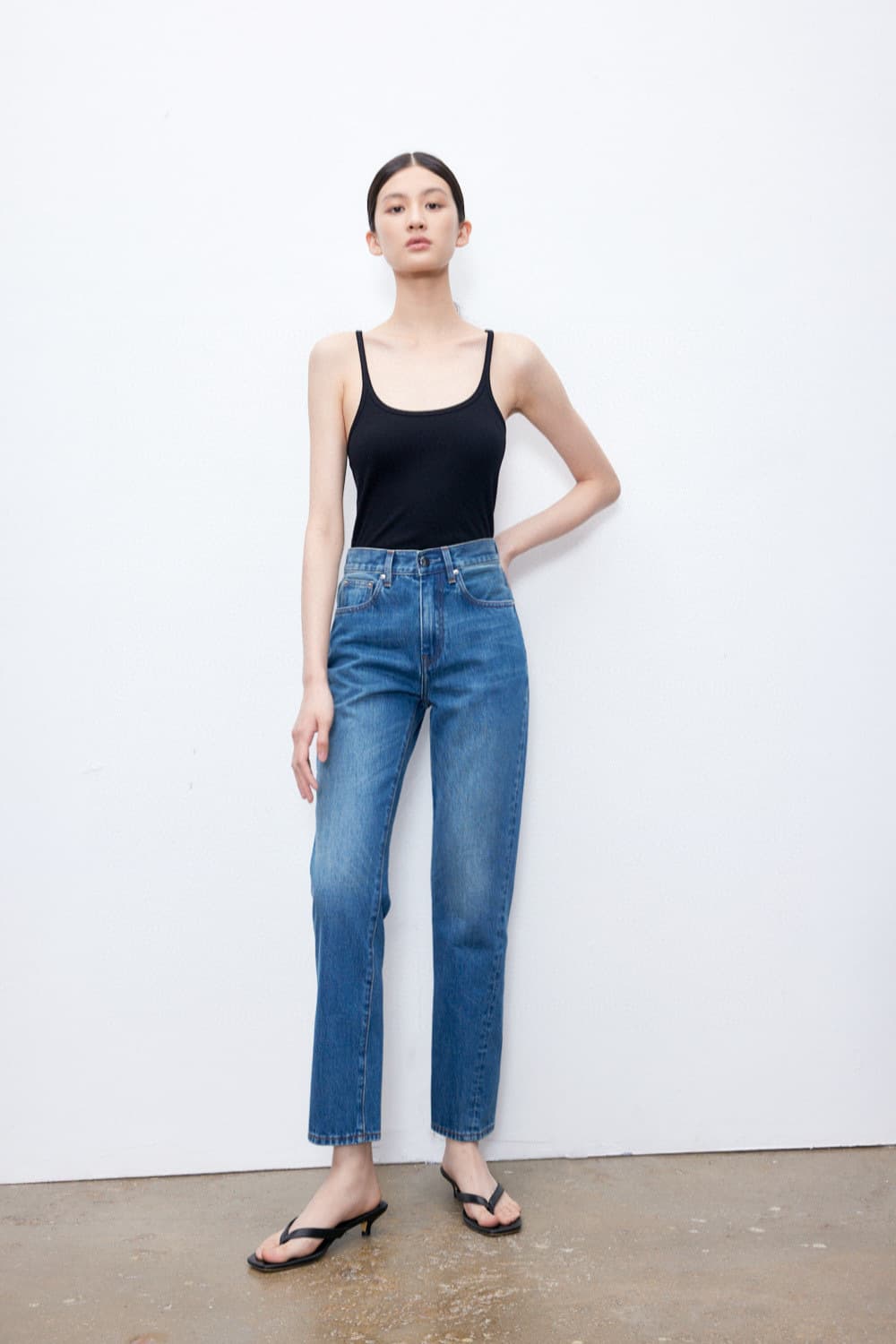 ママコーデ すっきりシルエット デニムパンツ