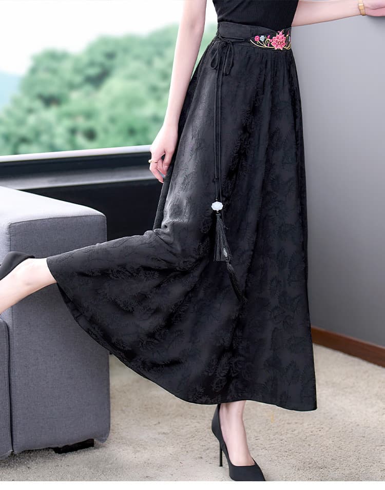 ママコーデ 刺繍ウエスト華やか優美ロングスカート