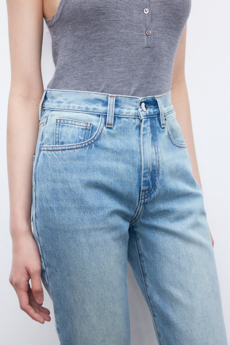 ママコーデ すっきりシルエット デニムパンツ