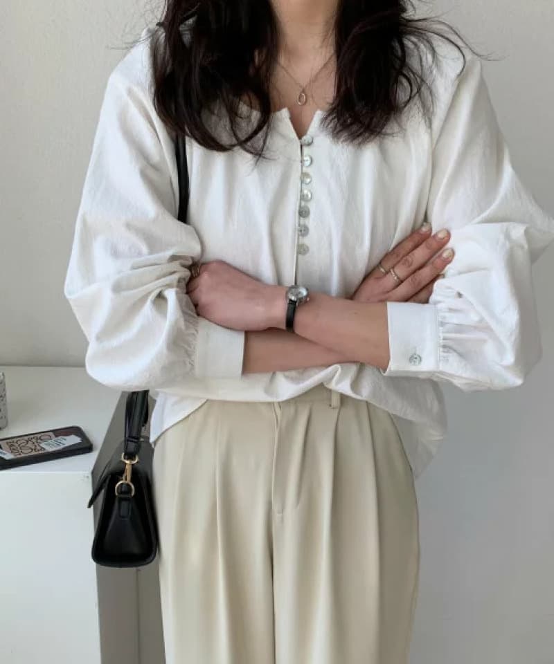 ママコーデ ポイントパール きりっぱなしブラウス