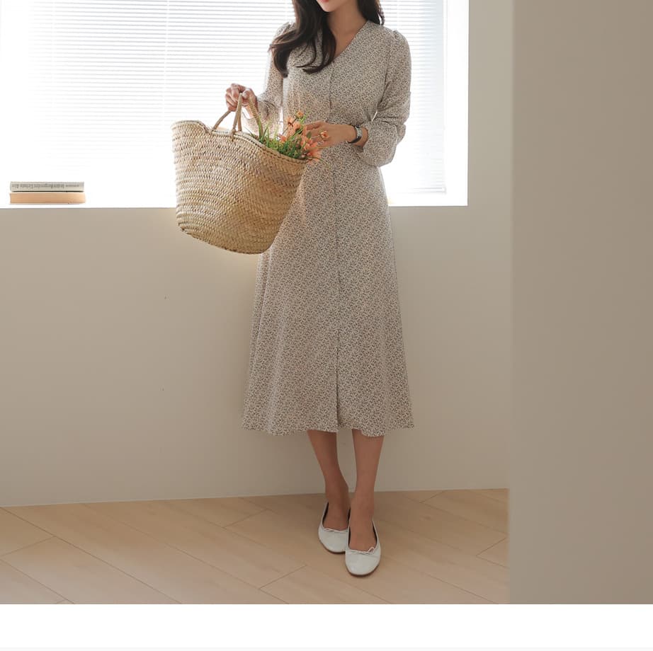 ママコーデ さらりと着こなす小花柄ロングワンピース