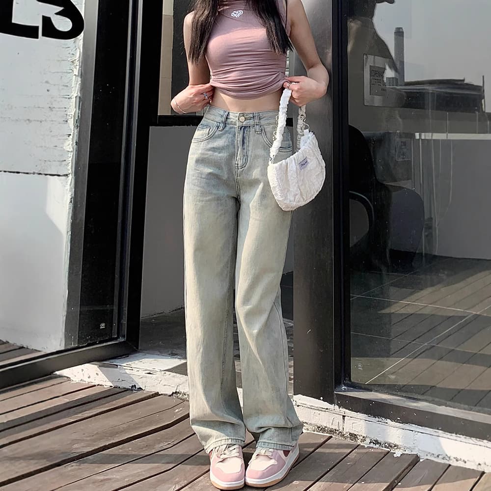 ママコーデ 動きやすいストレートデニム