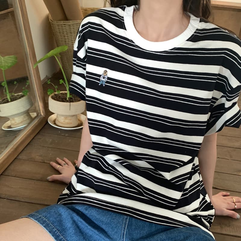 ママコーデ 刺繍入り横縞半袖カットソー