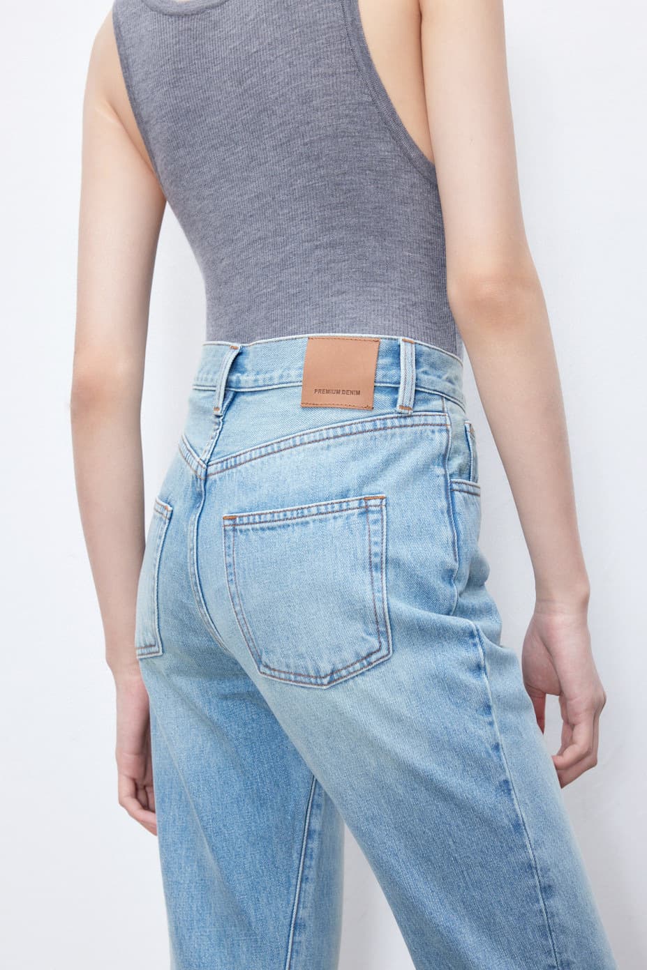 ママコーデ すっきりシルエット デニムパンツ