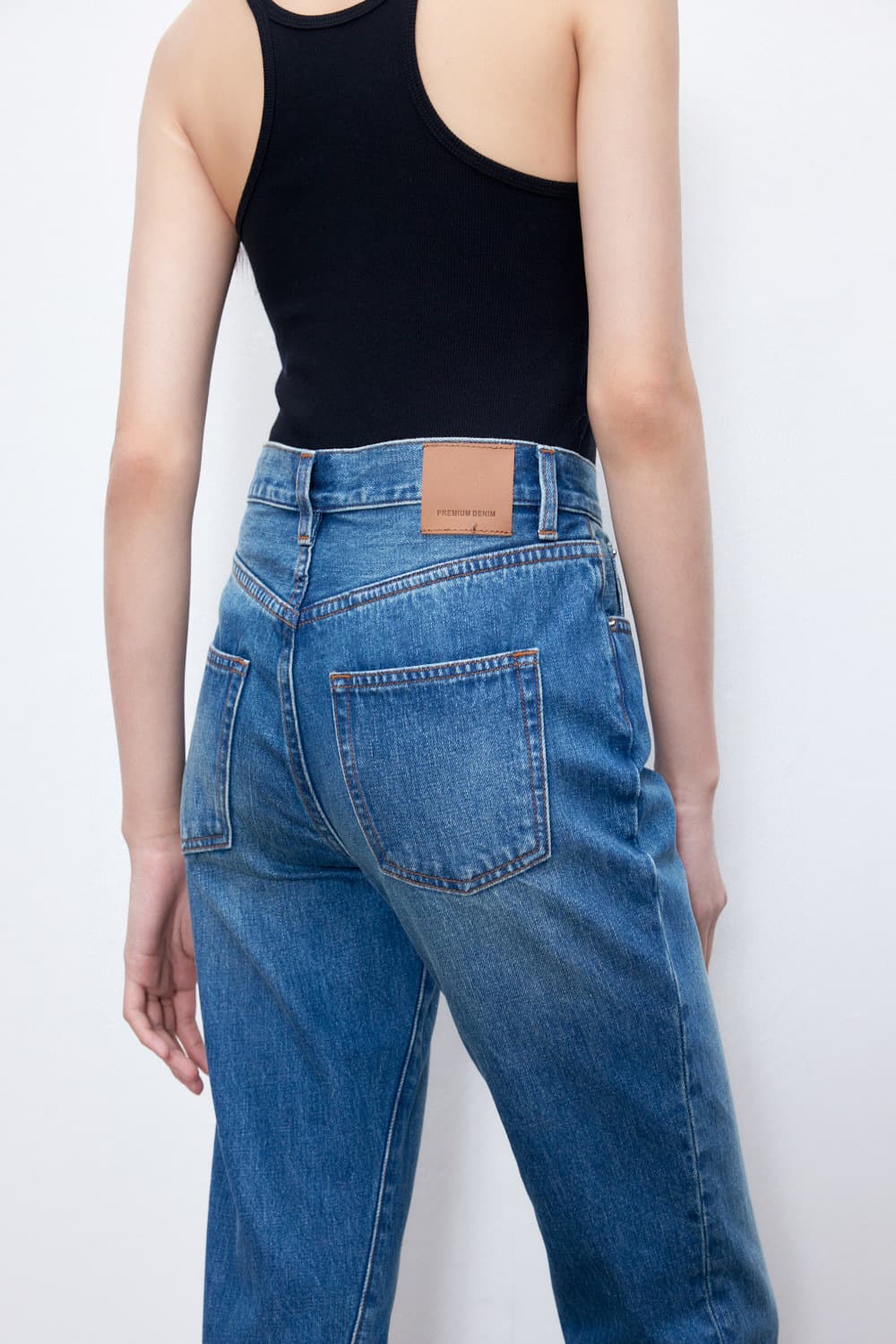 ママコーデ すっきりシルエット デニムパンツ