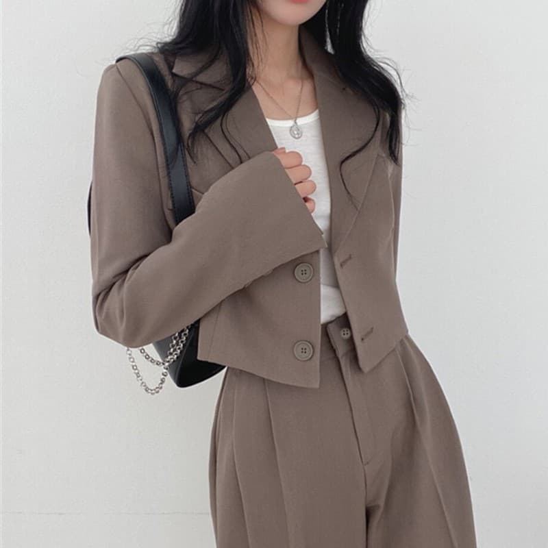 ママコーデ きれいめ大人ジャケットパンツセット