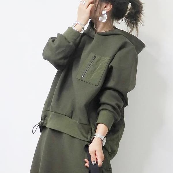 ママコーデ ゆったりドロスト付きミリタリーパーカー