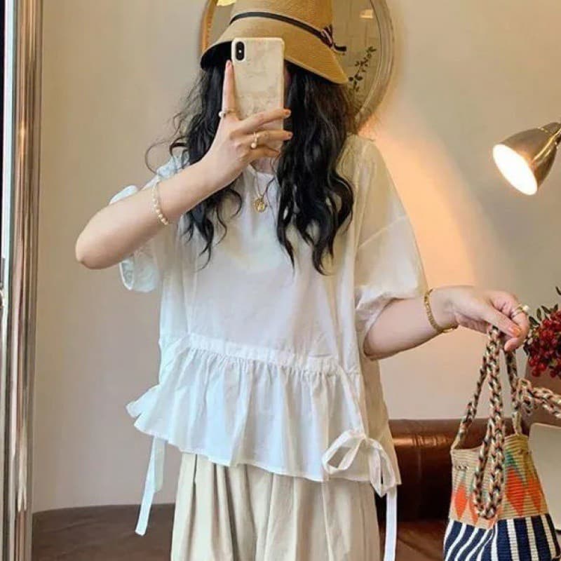 ママコーデ ふんわりフリル袖リボンペプラムブラウス