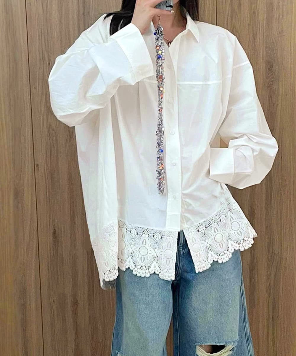 ママコーデ 裾刺繍レース長袖シャツカジュアル白ブラウス