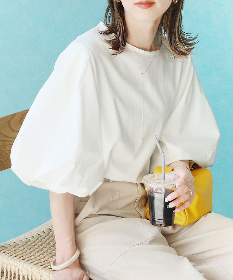 ママコーデ ふんわり袖のリラックスブラウス