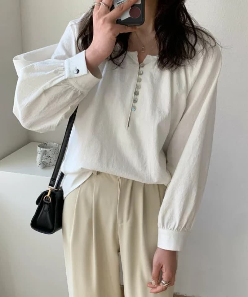 ママコーデ ポイントパール きりっぱなしブラウス