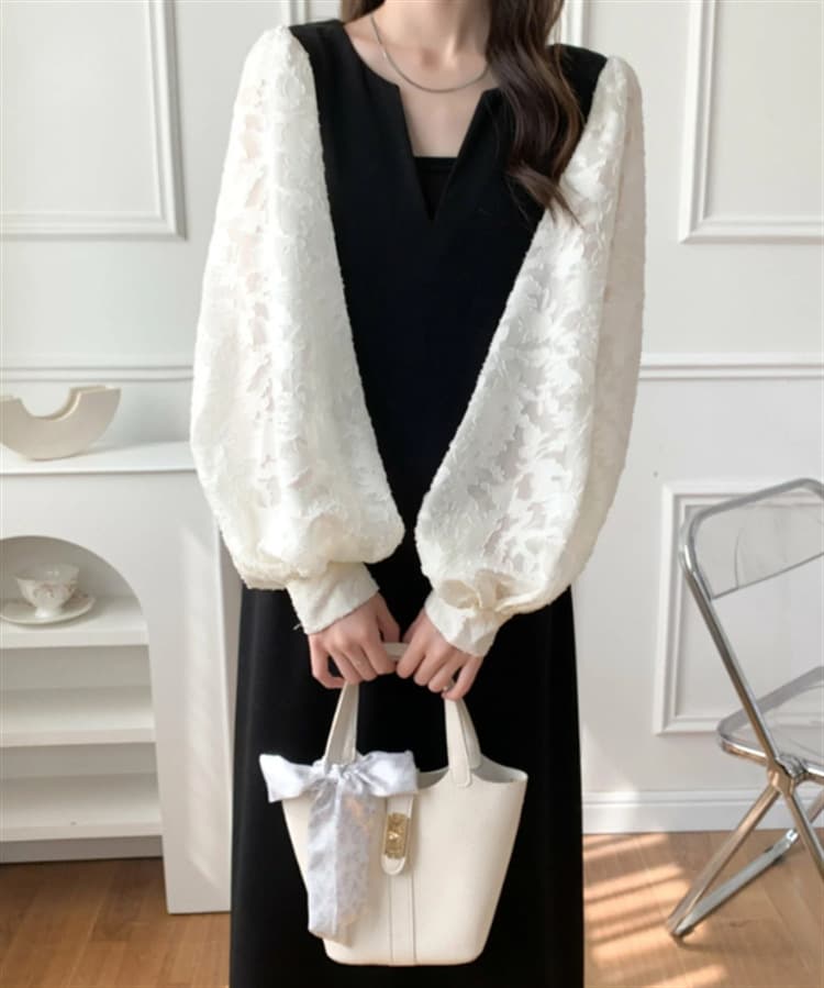 ママコーデ 刺繍袖ふんわりバイカラーワンピース