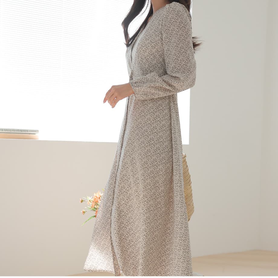 ママコーデ さらりと着こなす小花柄ロングワンピース