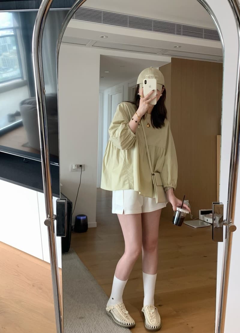 ママコーデ ふんわり袖のギャザーチュニックブラウス