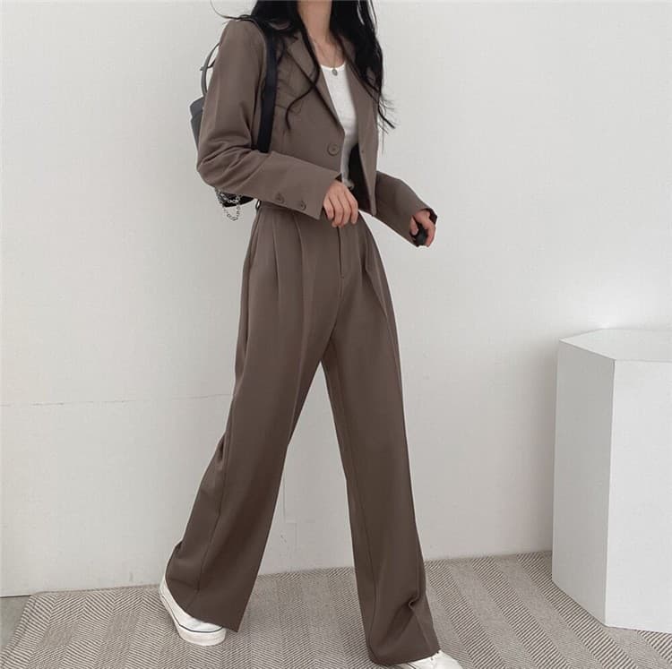 ママコーデ きれいめ大人ジャケットパンツセット