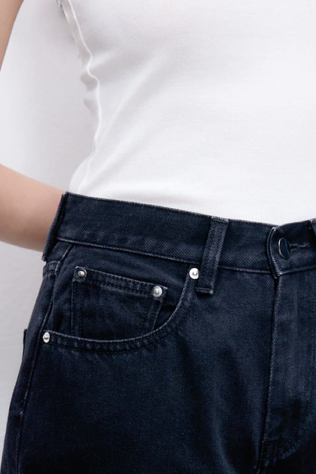 ママコーデ すっきりシルエット デニムパンツ
