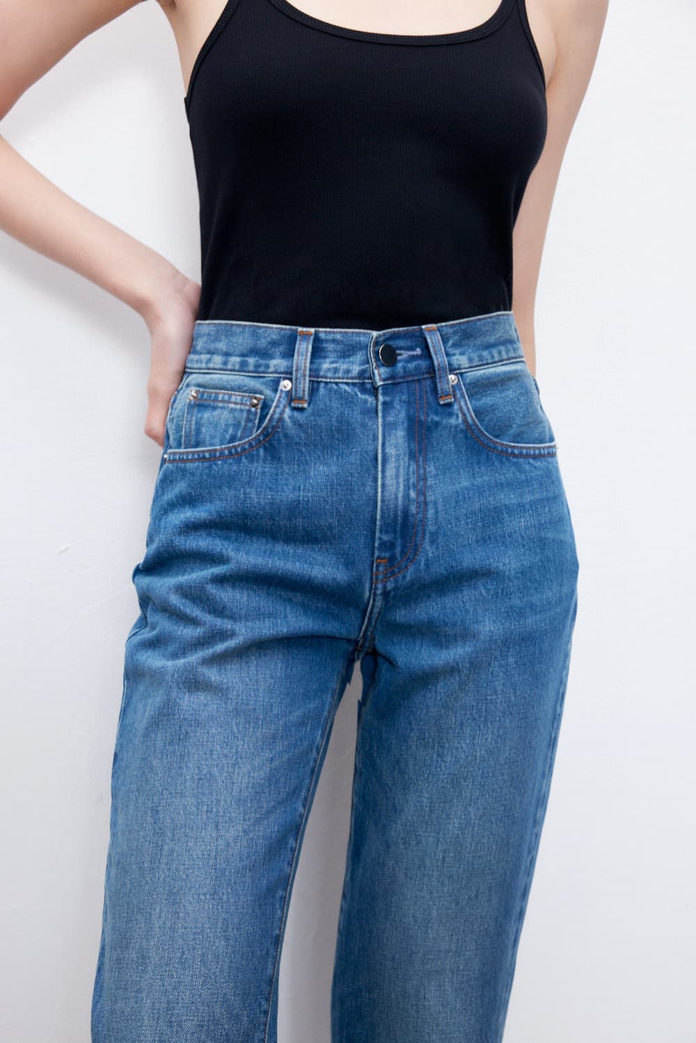 ママコーデ すっきりシルエット デニムパンツ