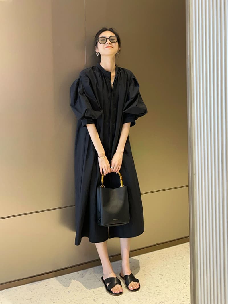 ママコーデ ボリューム袖シンプルロングワンピース